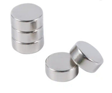 Les aimants de disque du néodyme N35-N52 lissent les matériaux magnétiques de néodyme extérieur