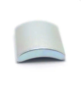 La taille carrée d'aimant de NdFeB de revêtement de Zn de bloc d'aimant de néodyme a adapté aux besoins du client