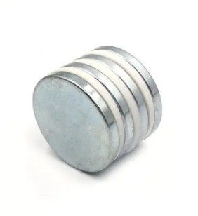 N52 a aggloméré des aimants de NdFeB a adapté des aimants aux besoins du client de néodyme autour des aimants