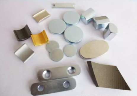 Le revêtement matériel puissant de nickel d'OEM de NdFeB a aggloméré l'aimant N52 adapté aux besoins du client fort permanent